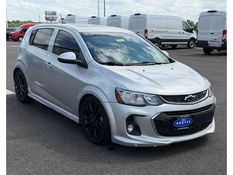 Used 2018 Chevrolet Sonic LT w/ Fun and Sun Package FWD image 3