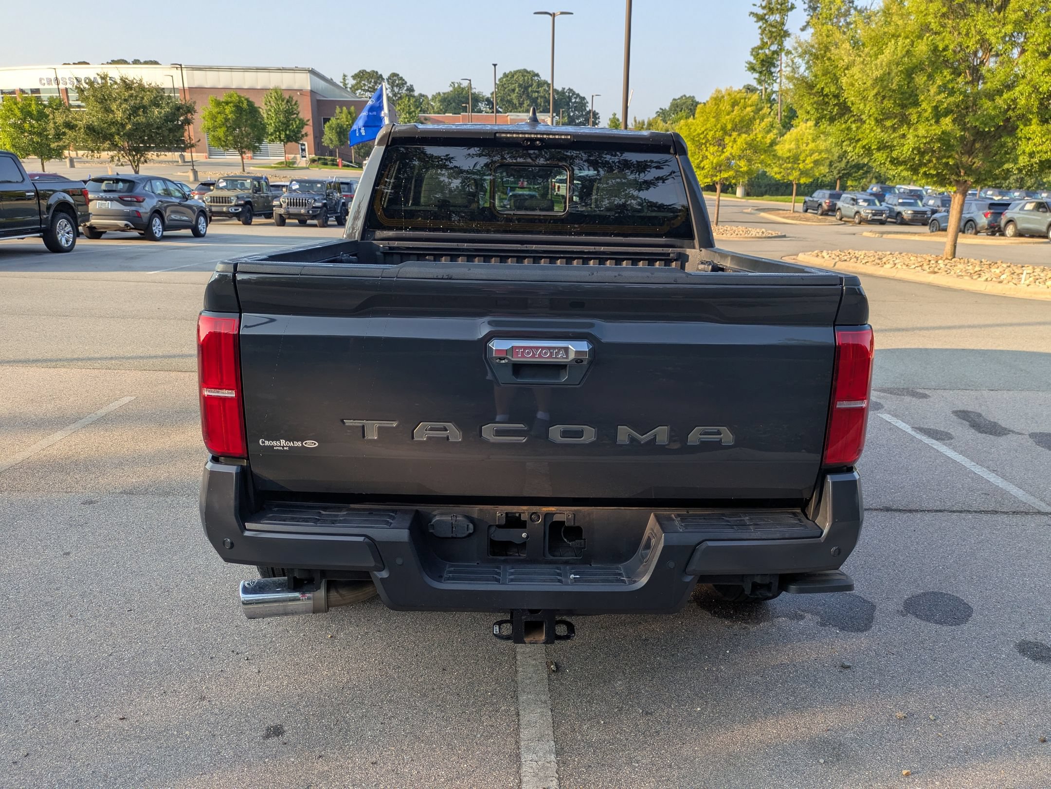 Used 2024 Toyota Tacoma Limited w/ Limited Package (LT) AWD/4WD image 5
