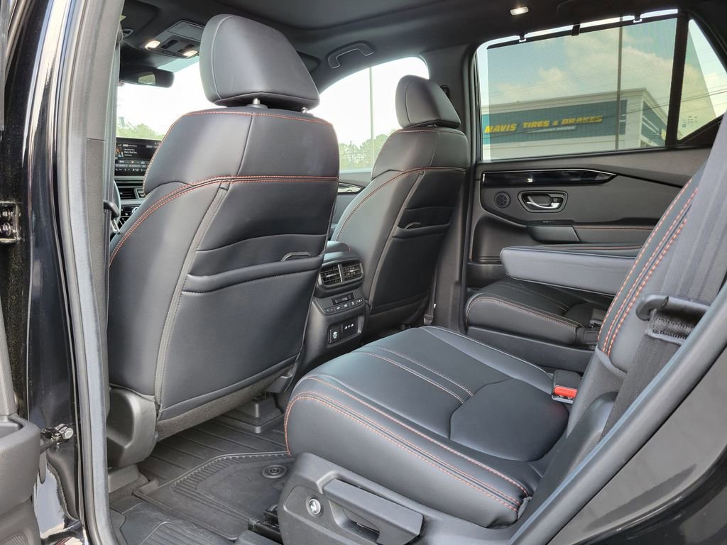 Used 2025 Honda Pilot TrailSport image 15
