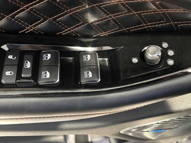 Used 2021 Jeep Grand Cherokee L Summit w/ Luxury Tech Group V image 23