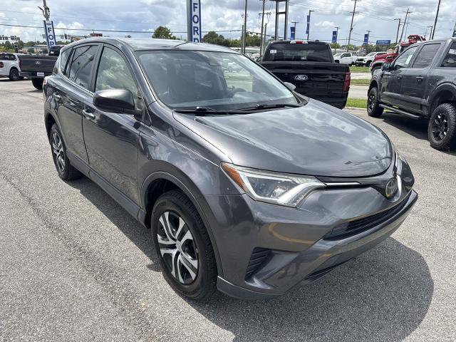 Used 2018 Toyota RAV4 LE FWD image 3