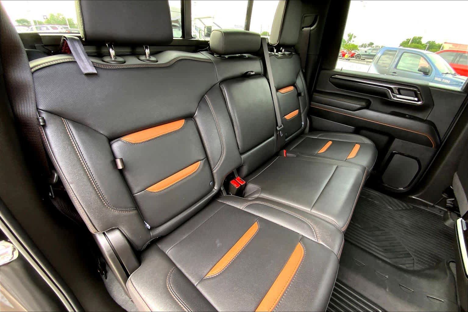 Used 2024 GMC Sierra 2500 AT4 w/ AT4 Premium Plus Package AWD/4WD image 18
