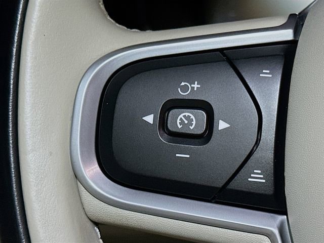 Used 2022 Volvo S60 B5 Momentum w/ Premium Package image 37