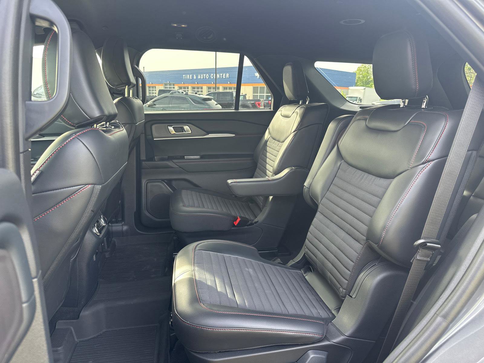 Certified 2025 Ford Explorer ST-Line AWD/4WD image 7
