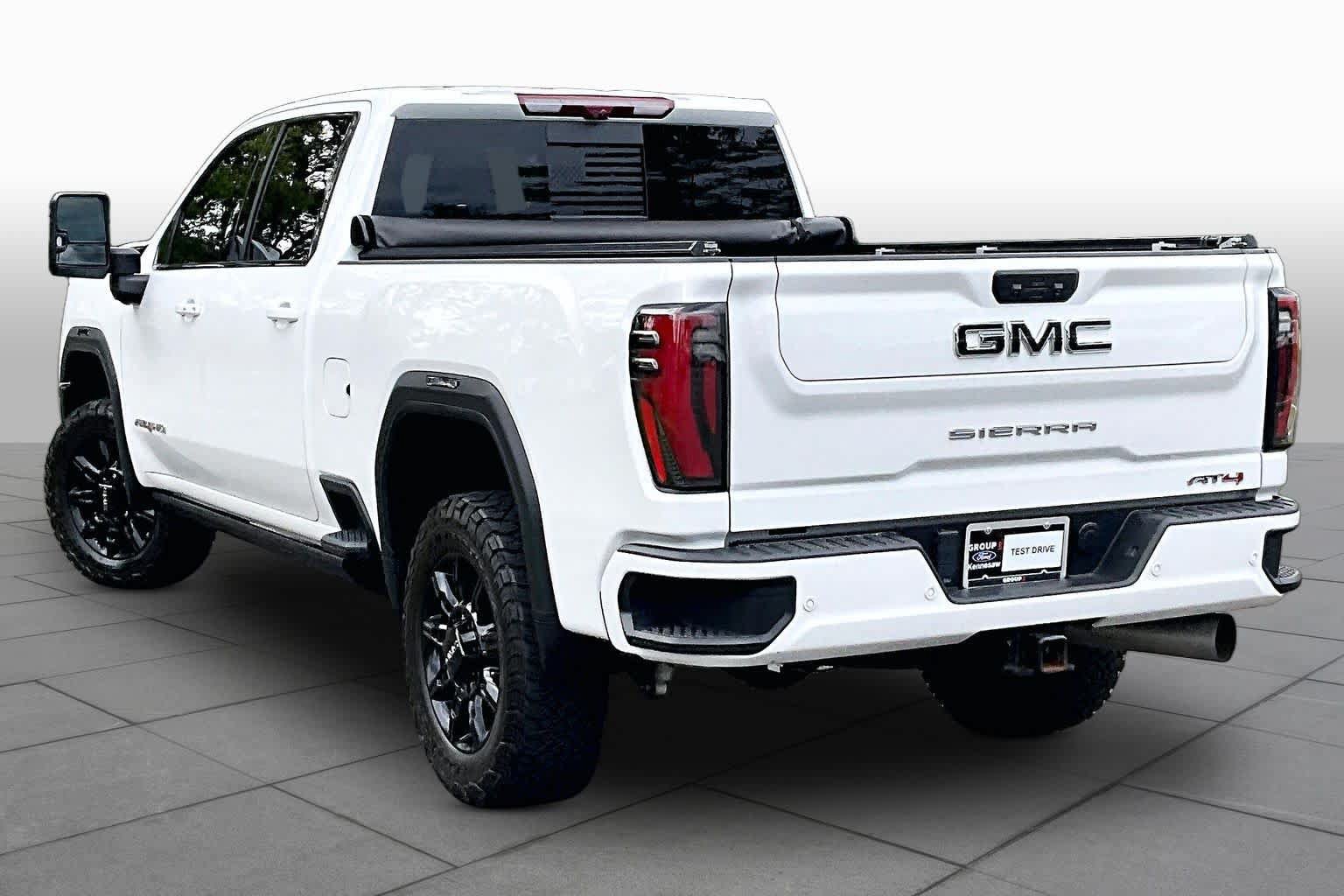 Used 2024 GMC Sierra 2500 AT4 w/ AT4 Premium Plus Package AWD/4WD image 12
