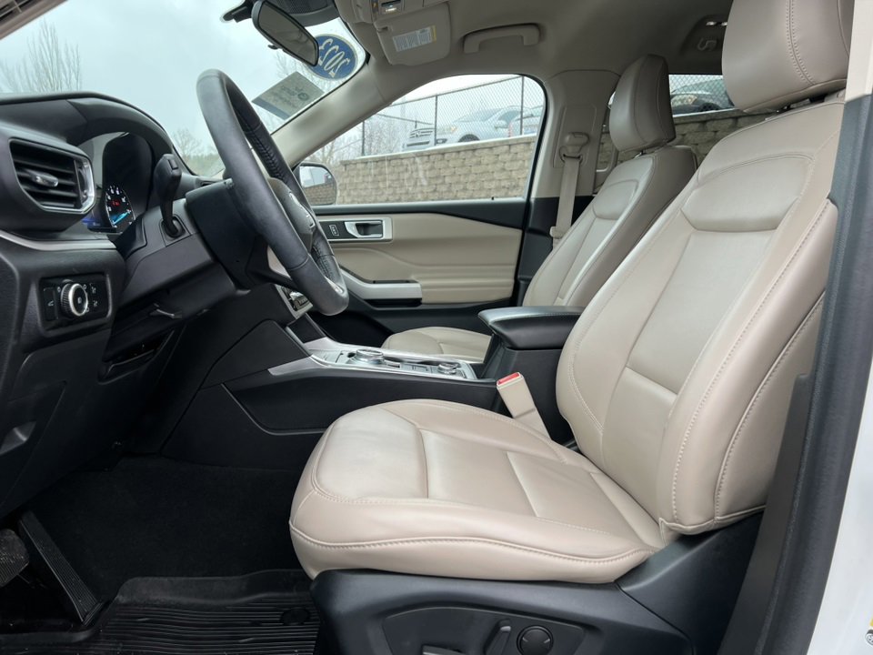 Certified 2023 Ford Explorer XLT w/ Equipment Group 202A image 4