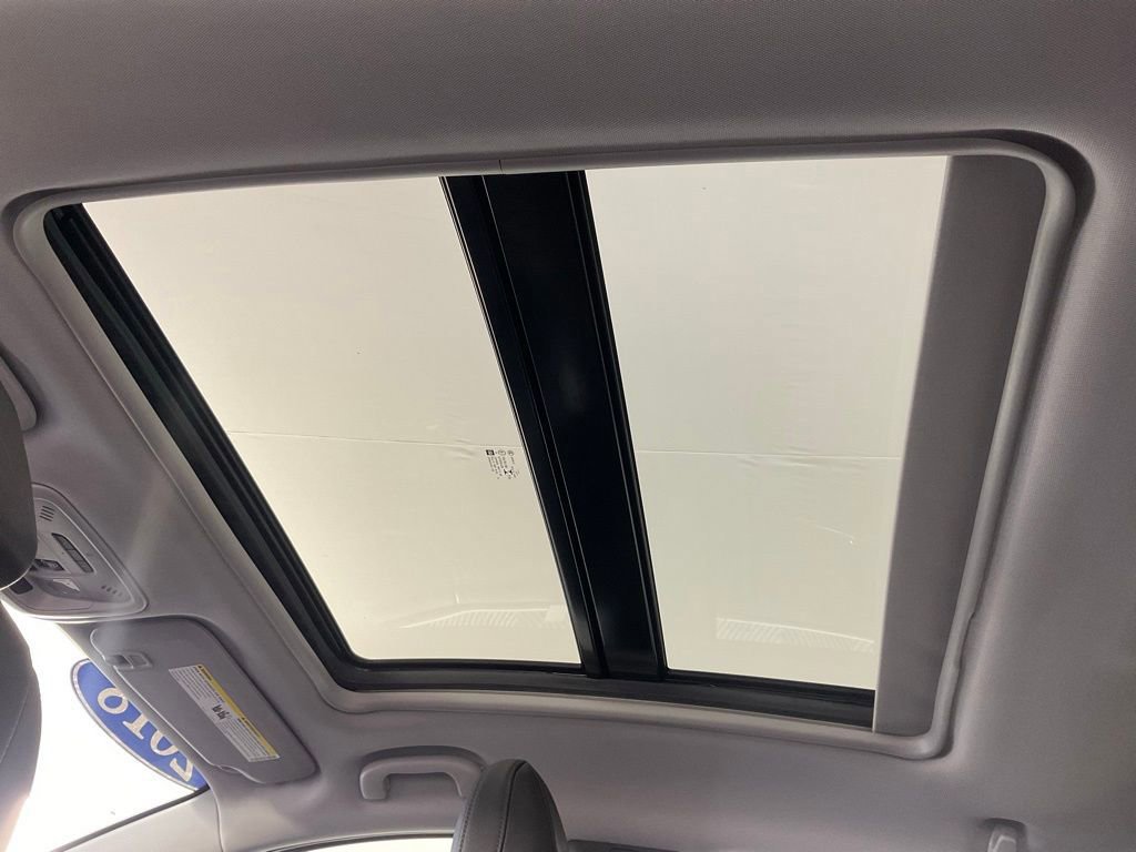 Used 2018 Chevrolet Malibu Premier w/ Premier Sun and Wheel Package image 22