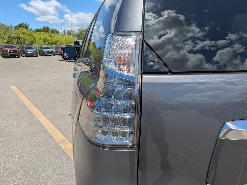 Used 2023 Lexus GX 460 Premium w/ Premium Package AWD/4WD image 8