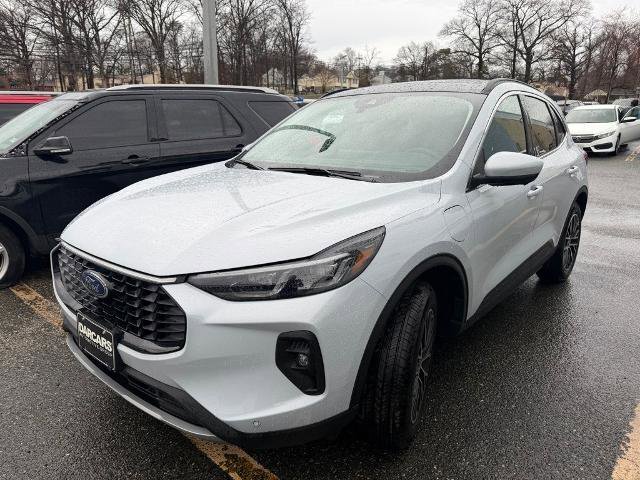 Certified 2025 Ford Escape SE w/ PHEV Premium Package image 2