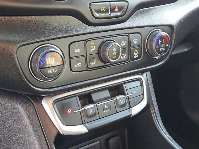 Used 2023 GMC Terrain SLT image 25