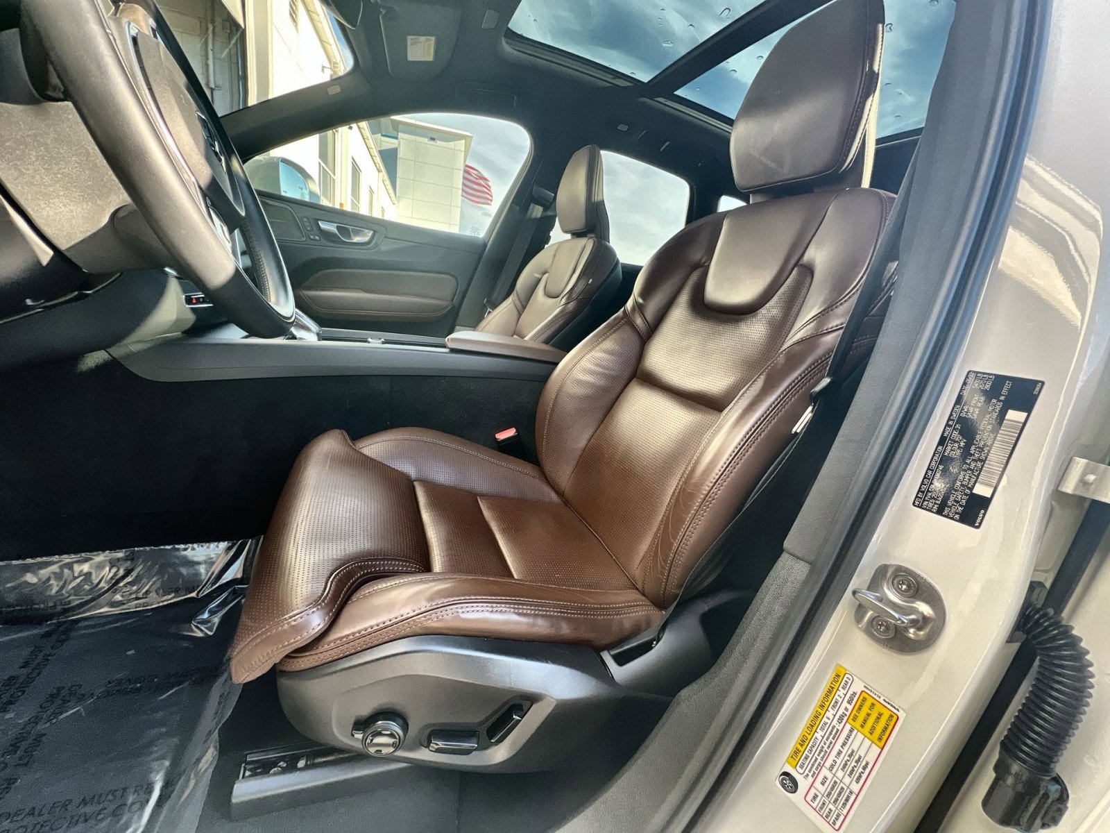 Used 2022 Volvo XC60 B5 Inscription w/ Climate Package image 13