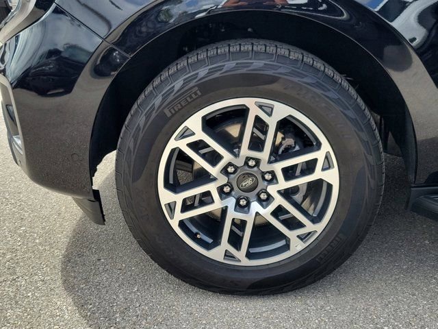 Certified 2025 Ford Expedition Active image 8