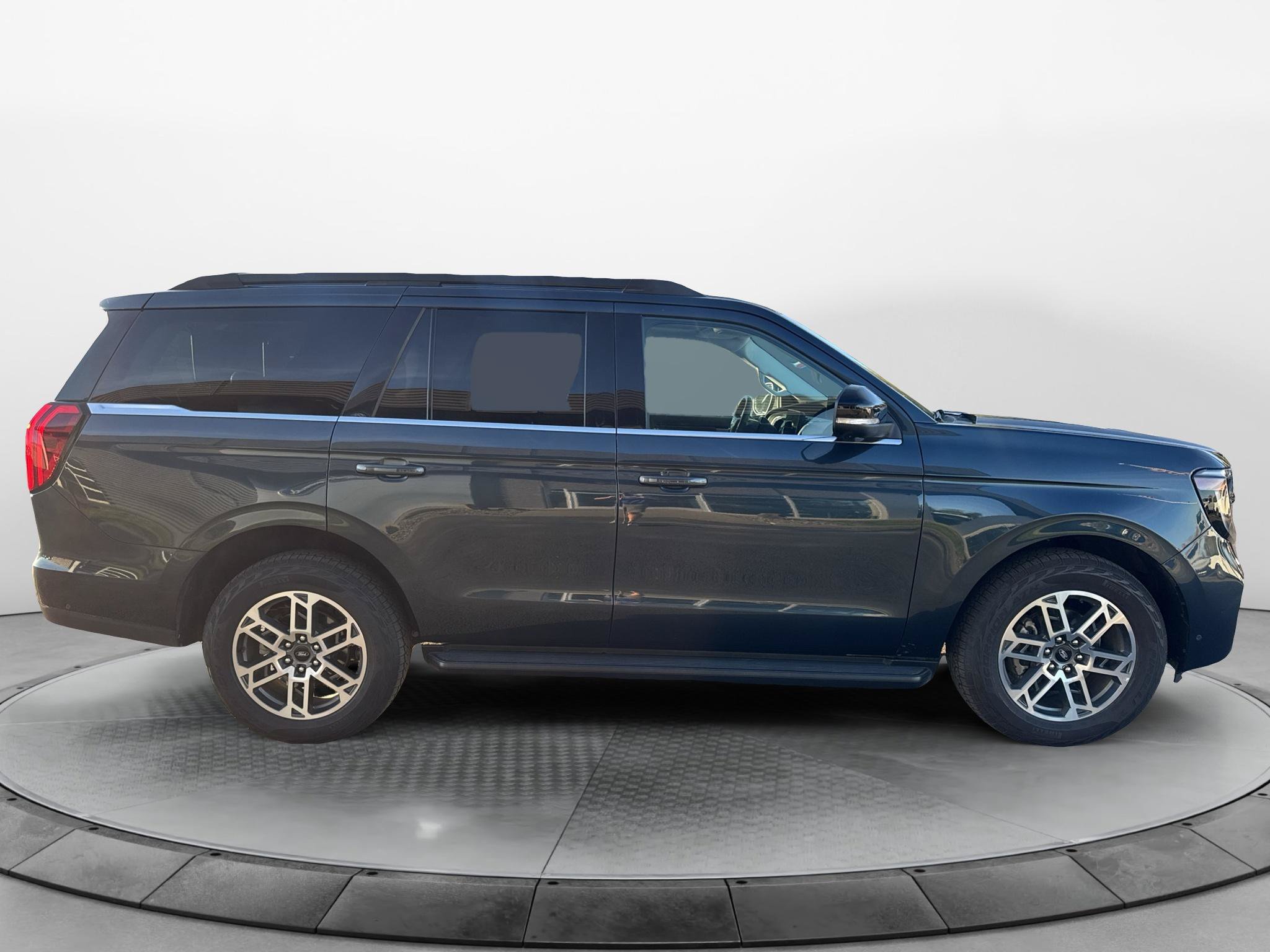 Certified 2025 Ford Expedition Active AWD/4WD image 7