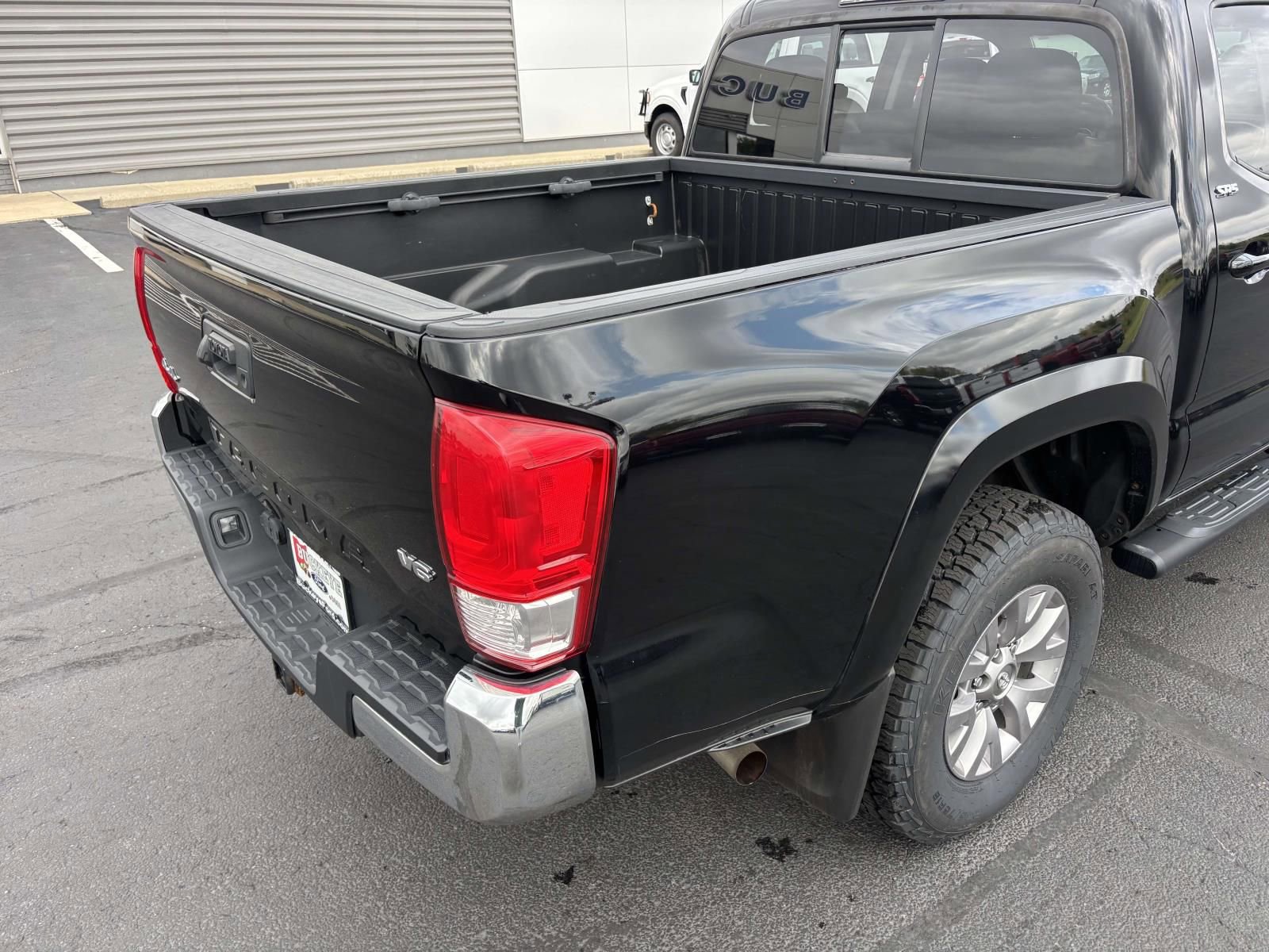 Used 2017 Toyota Tacoma SR5 image 11