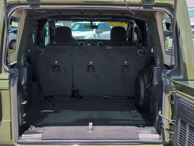 Used 2022 Jeep Wrangler Unlimited Sahara w/ Safety Group image 13