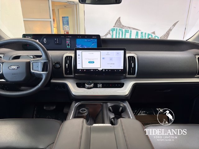 Certified 2025 Ford Expedition Active AWD/4WD image 22