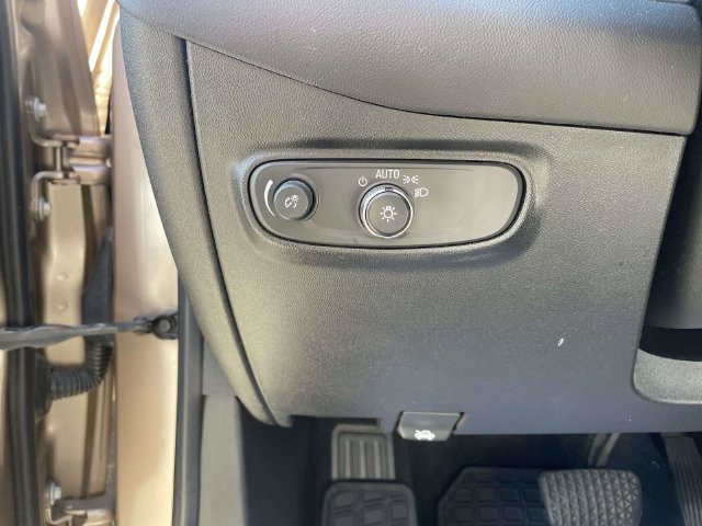 Used 2019 Chevrolet Equinox LS FWD image 21