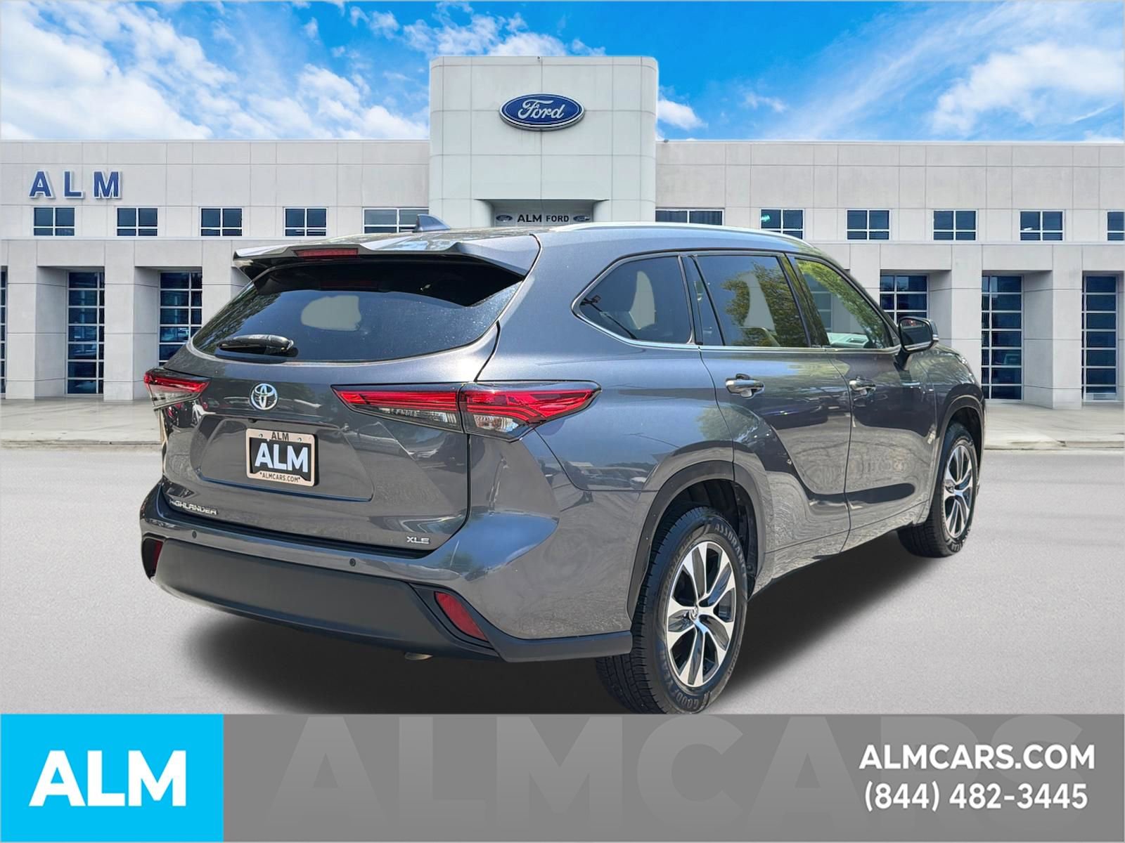 Used 2022 Toyota Highlander XLE FWD image 5
