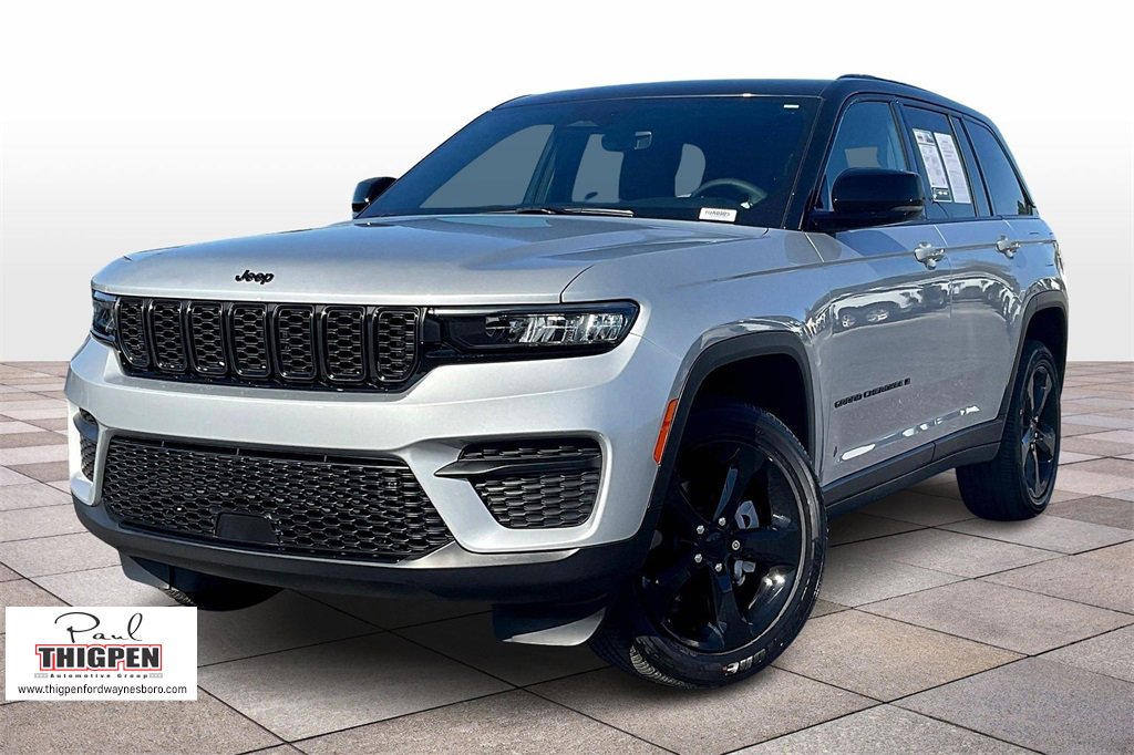 Used 2025 Jeep Grand Cherokee Altitude image 11