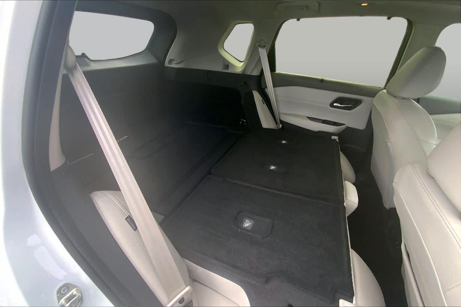 Used 2024 Nissan Rogue SL w/ SL Premium Package FWD image 20
