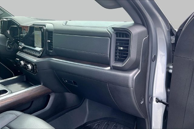 Used 2025 GMC Sierra 2500 SLT AWD/4WD image 19