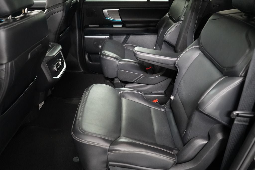 Certified 2025 Ford Expedition Max Platinum w/ Driver's Package AWD/4WD image 19
