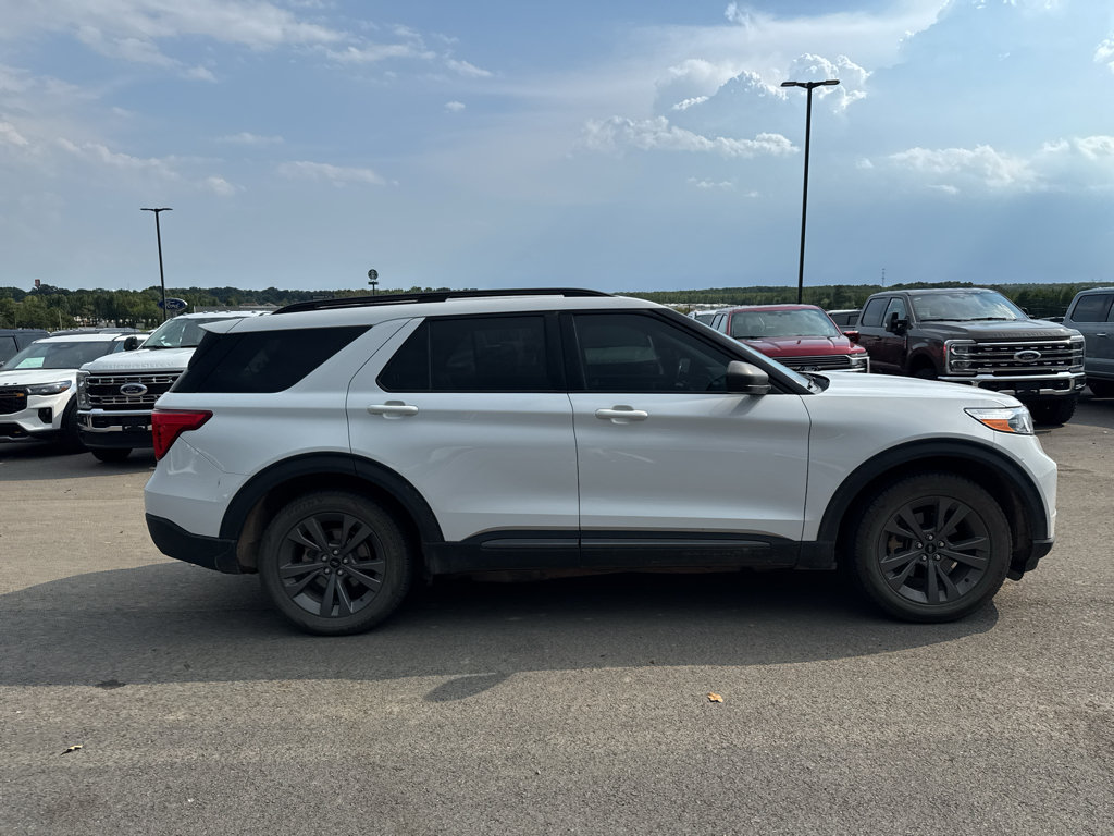 Certified 2021 Ford Explorer XLT w/ Equipment Group 202A AWD/4WD image 4