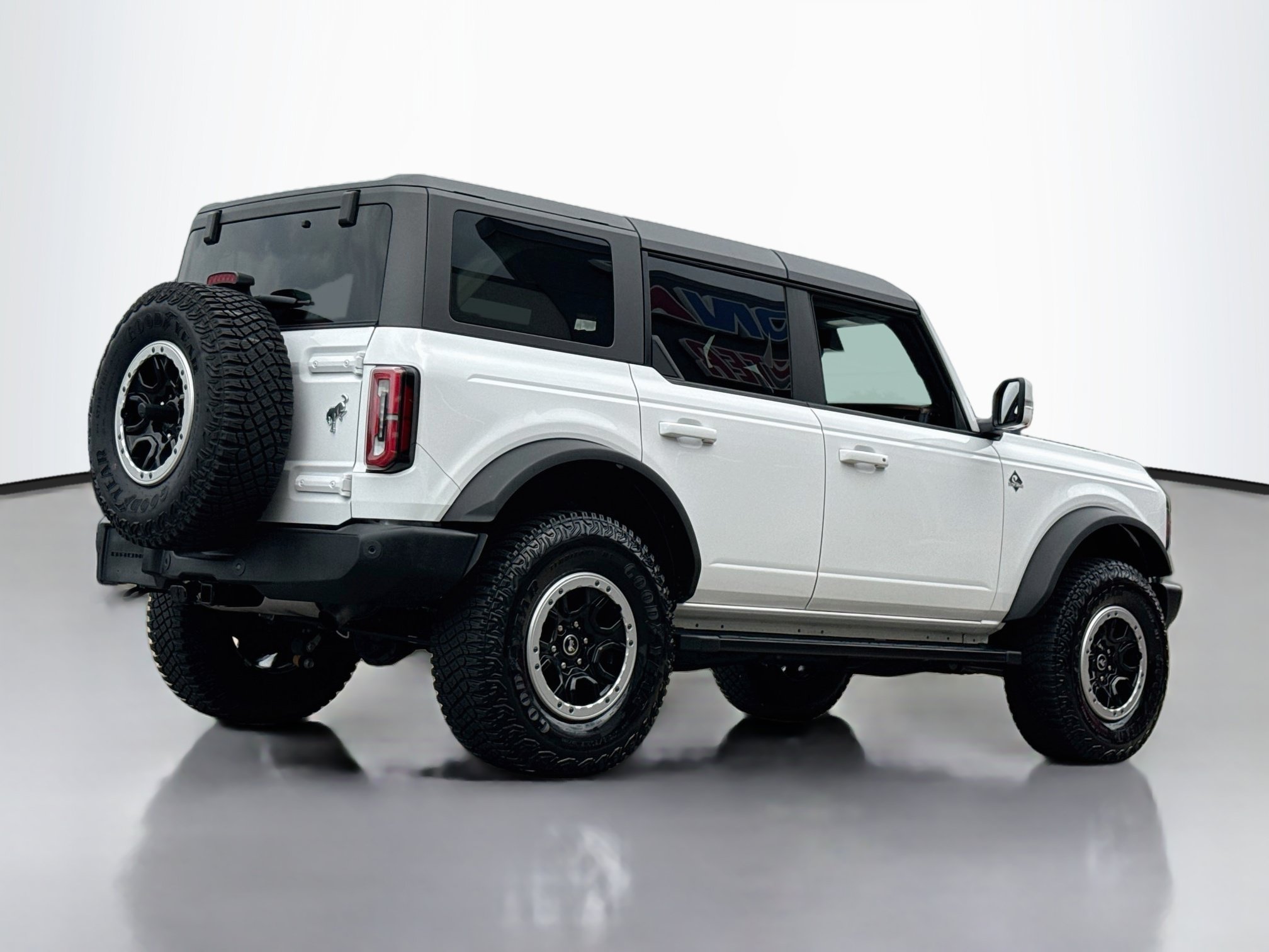 Certified 2023 Ford Bronco Outer Banks w/ Sasquatch Package AWD/4WD image 7