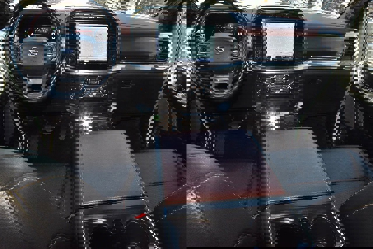 Certified 2022 Ford F150 Lariat w/ Equipment Group 502A High image 17