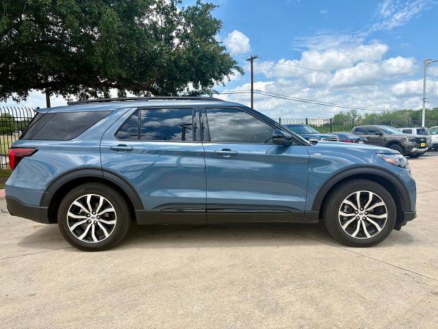 Certified 2025 Ford Explorer ST-Line w/ Premium Package RWD image 2
