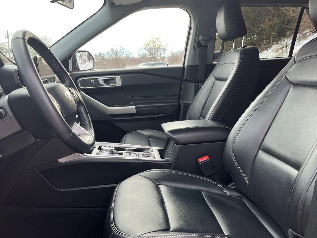 Certified 2022 Ford Explorer XLT w/ Equipment Group 202A image 17