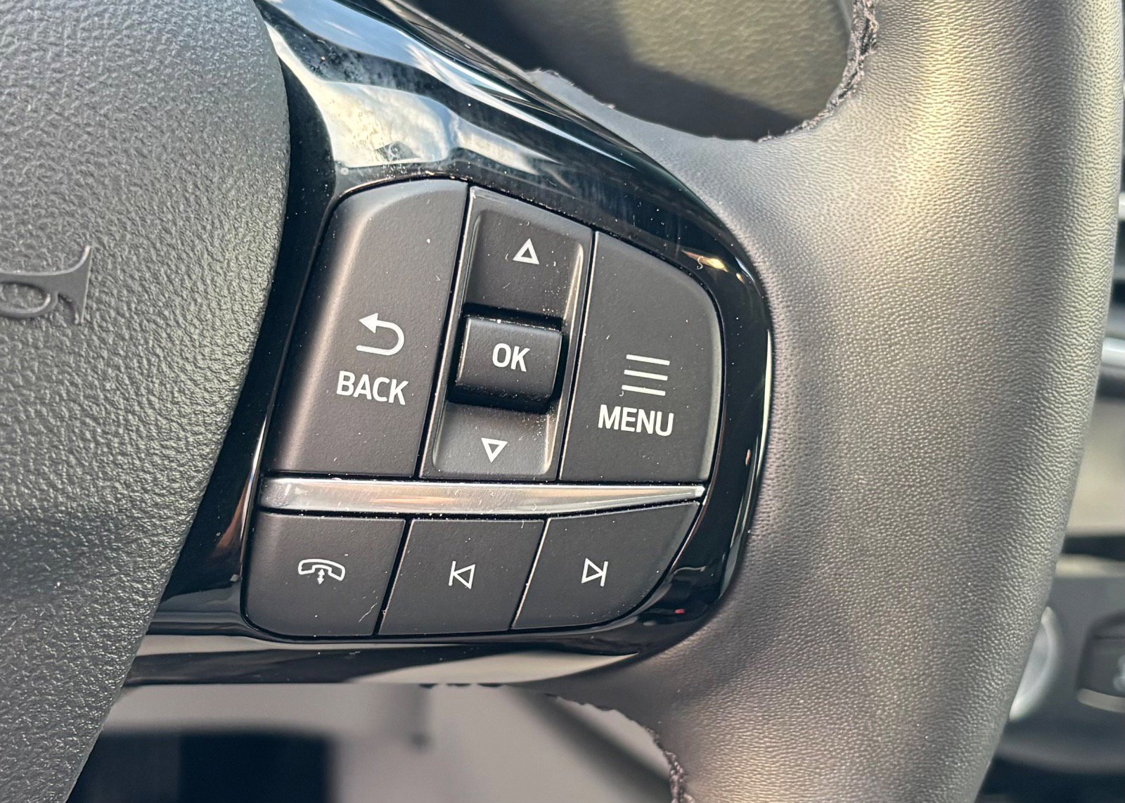 Certified 2025 Ford Escape Platinum w/ Premium Technology Package image 34