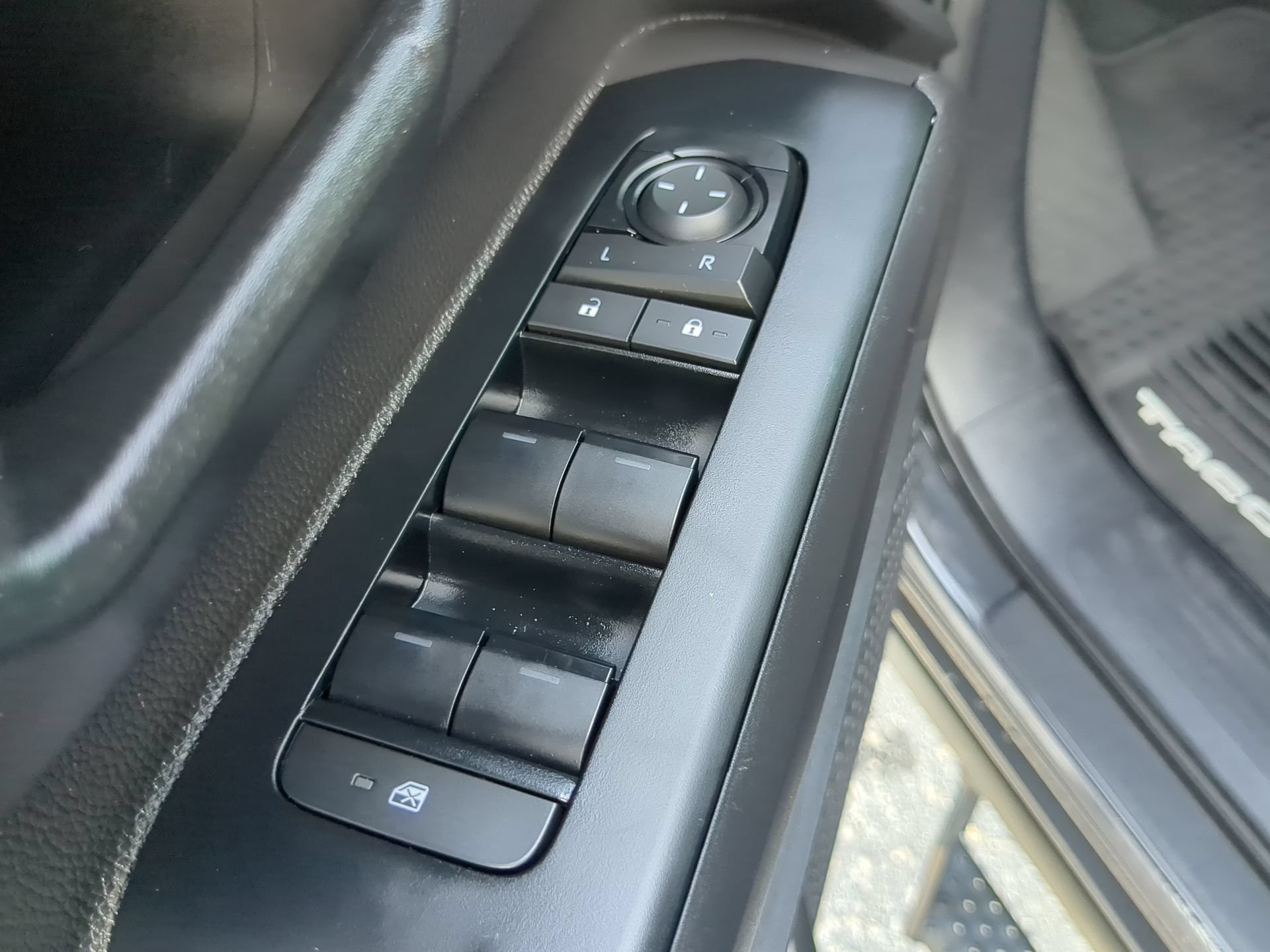 Used 2025 Toyota Tacoma SR5 AWD/4WD image 55