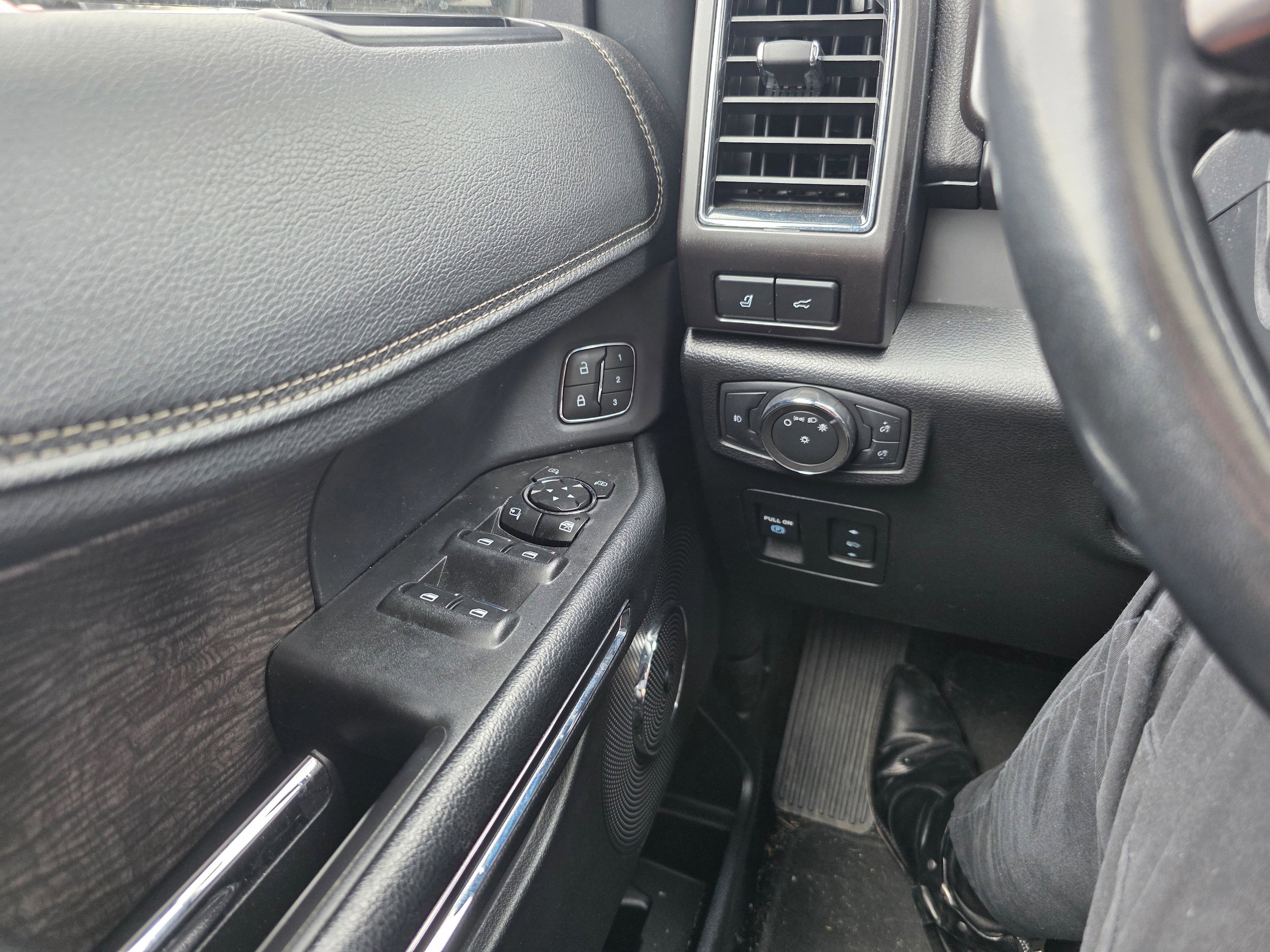 Certified 2021 Ford Expedition Limited AWD/4WD image 17