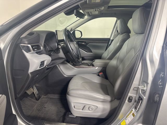 Used 2021 Toyota Highlander Platinum AWD/4WD image 12