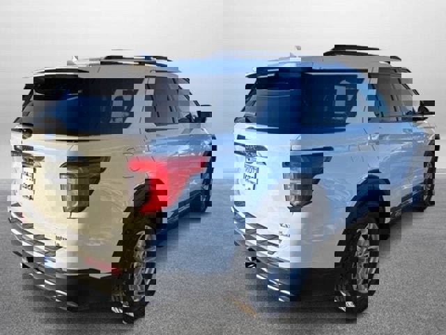 Certified 2023 Ford Explorer XLT w/ Equipment Group 202A image 3