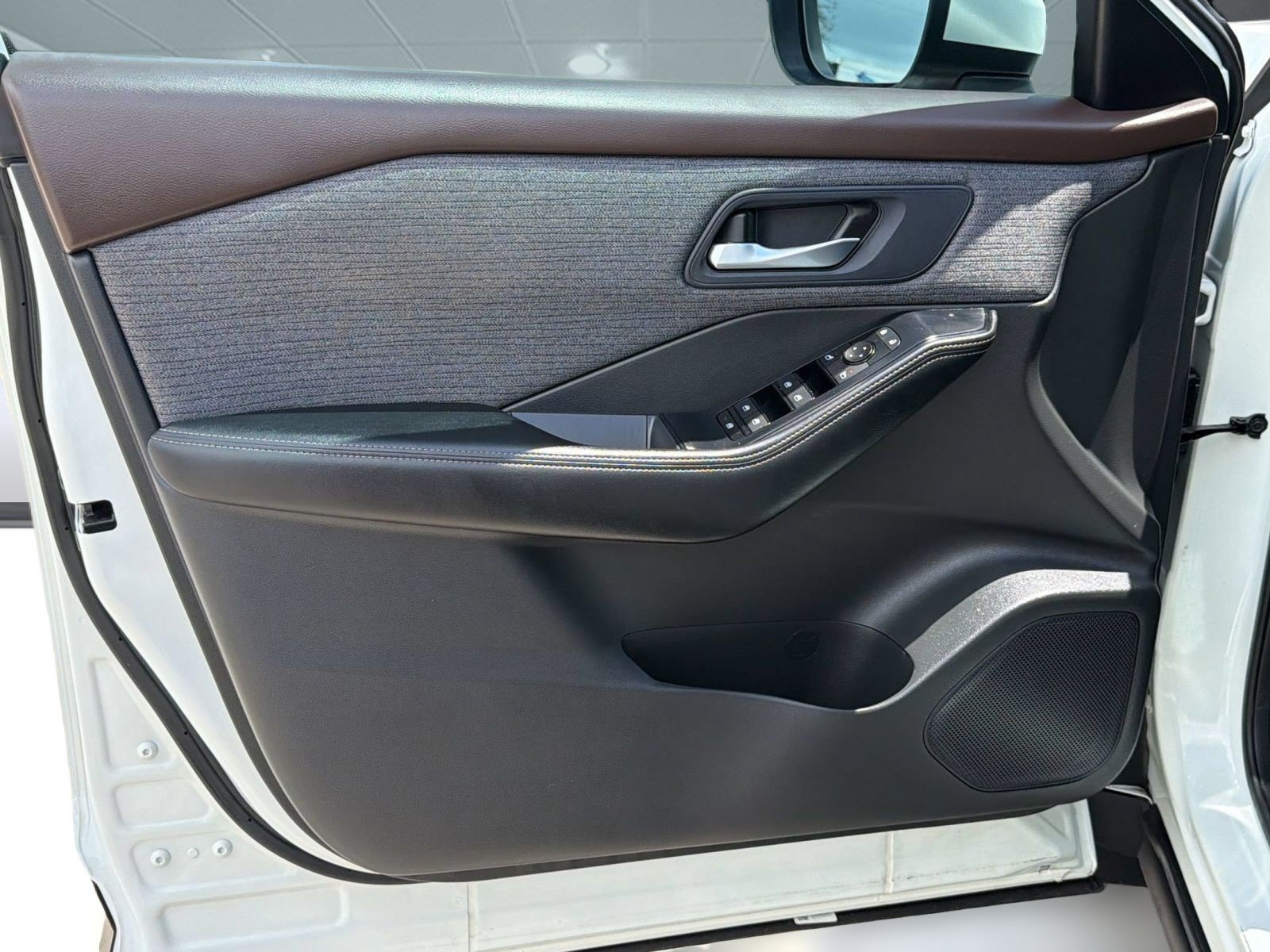 Used 2023 Nissan Rogue SV FWD image 24