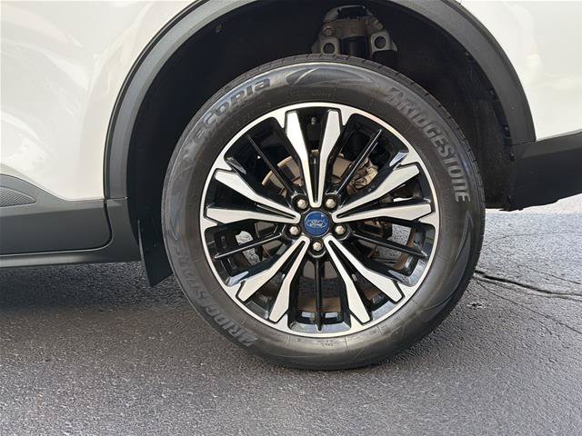 Certified 2022 Ford Escape SEL w/ SEL Stealth AWD Package image 40