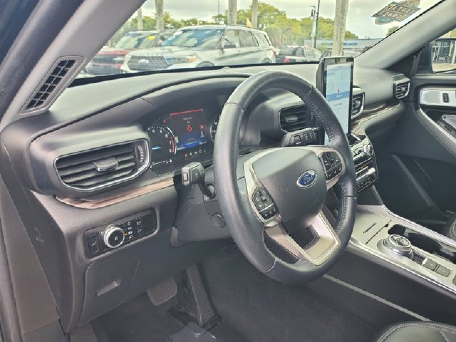 Certified 2023 Ford Explorer Limited w/ Limited Technology Package RWD image 10