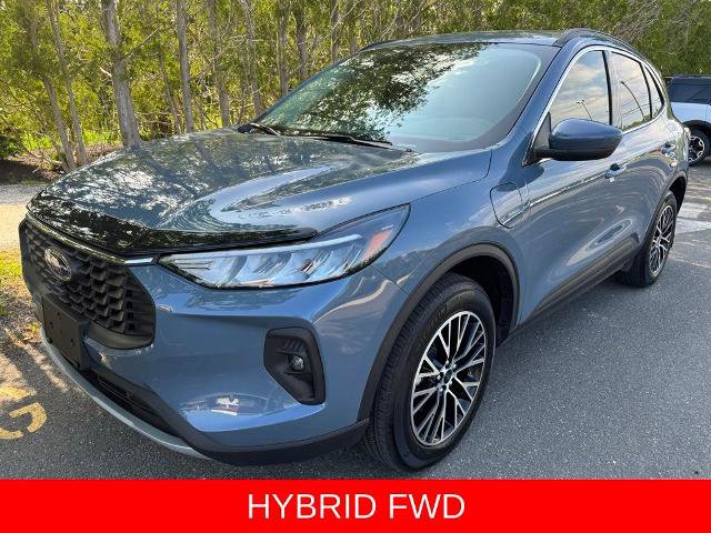 Certified 2025 Ford Escape SE w/ Class II Trailer Tow Package FWD image 3