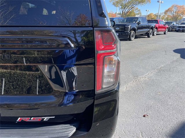 Used 2023 Chevrolet Suburban RST w/ Sport Performance Package image 38