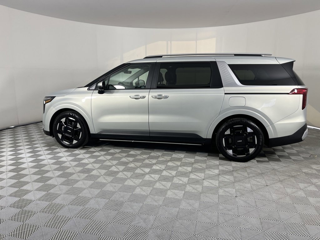Used 2025 Kia Carnival EX image 2