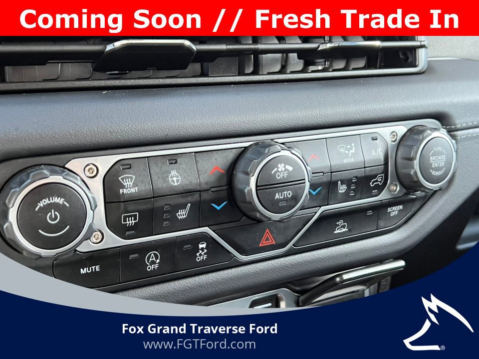 Used 2025 Jeep Wrangler Unlimited Sahara AWD/4WD image 23