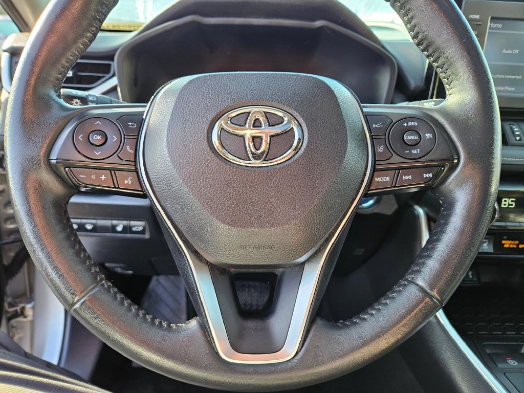 Used 2022 Toyota RAV4 XLE Premium AWD/4WD image 25