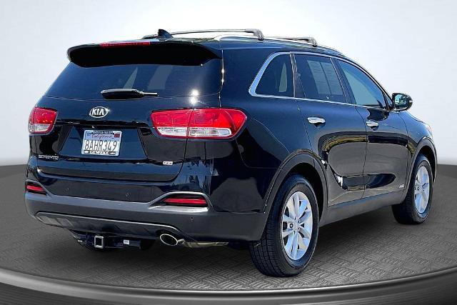 Used 2017 Kia Sorento AWD w/ LX Convenience Package image 2