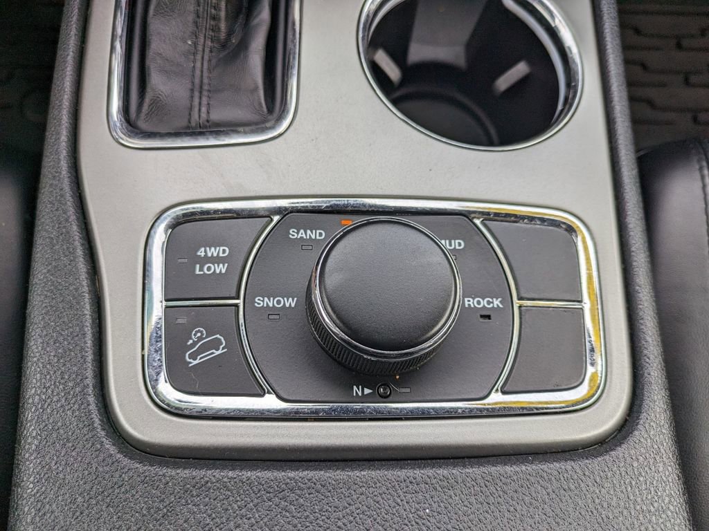 Used 2020 Jeep Grand Cherokee Laredo w/ Quick Order Package 2BN North AWD/4WD image 31
