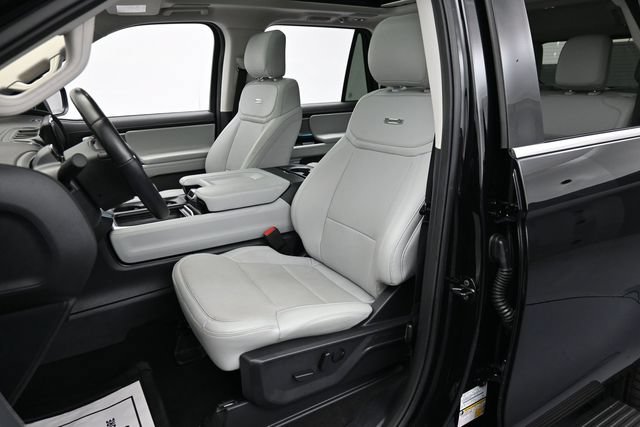 Certified 2025 Ford Expedition Platinum w/ Driver's Package AWD/4WD image 12