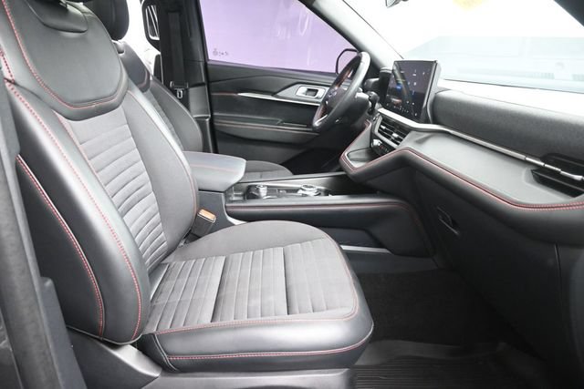 Certified 2025 Ford Explorer ST-Line AWD/4WD image 31