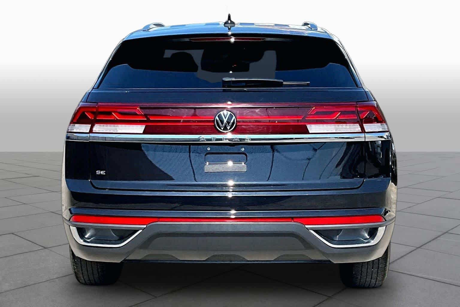 Used 2024 Volkswagen Atlas Cross Sport SE FWD image 5