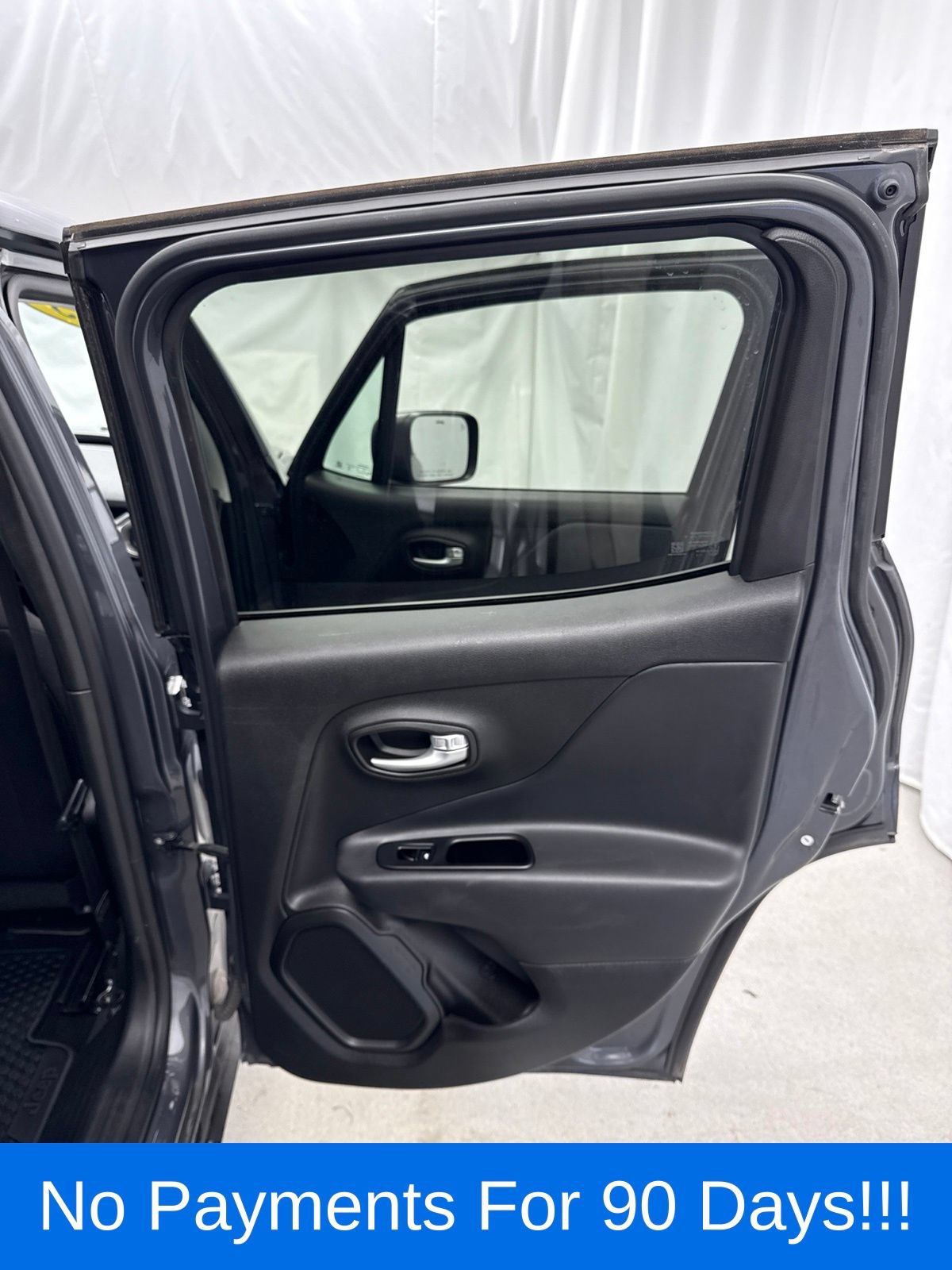 Used 2023 Jeep Renegade Latitude AWD/4WD image 33